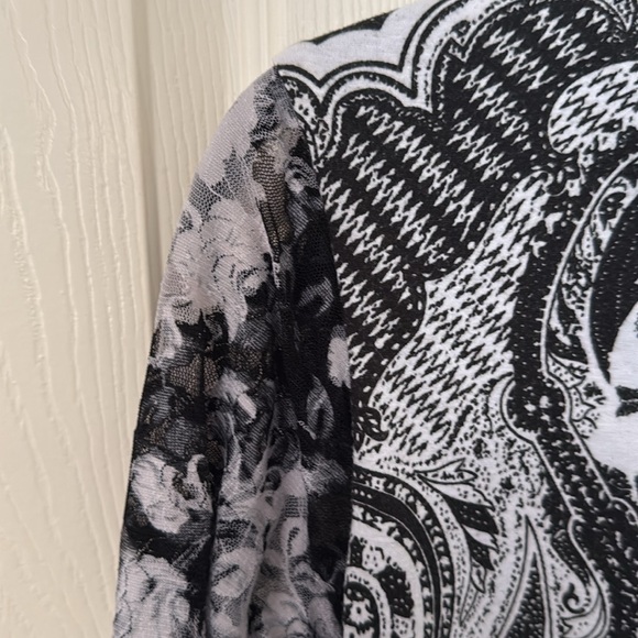 Women’s reversible black and white blouse (stretchy fabric) - Picture 6 of 9